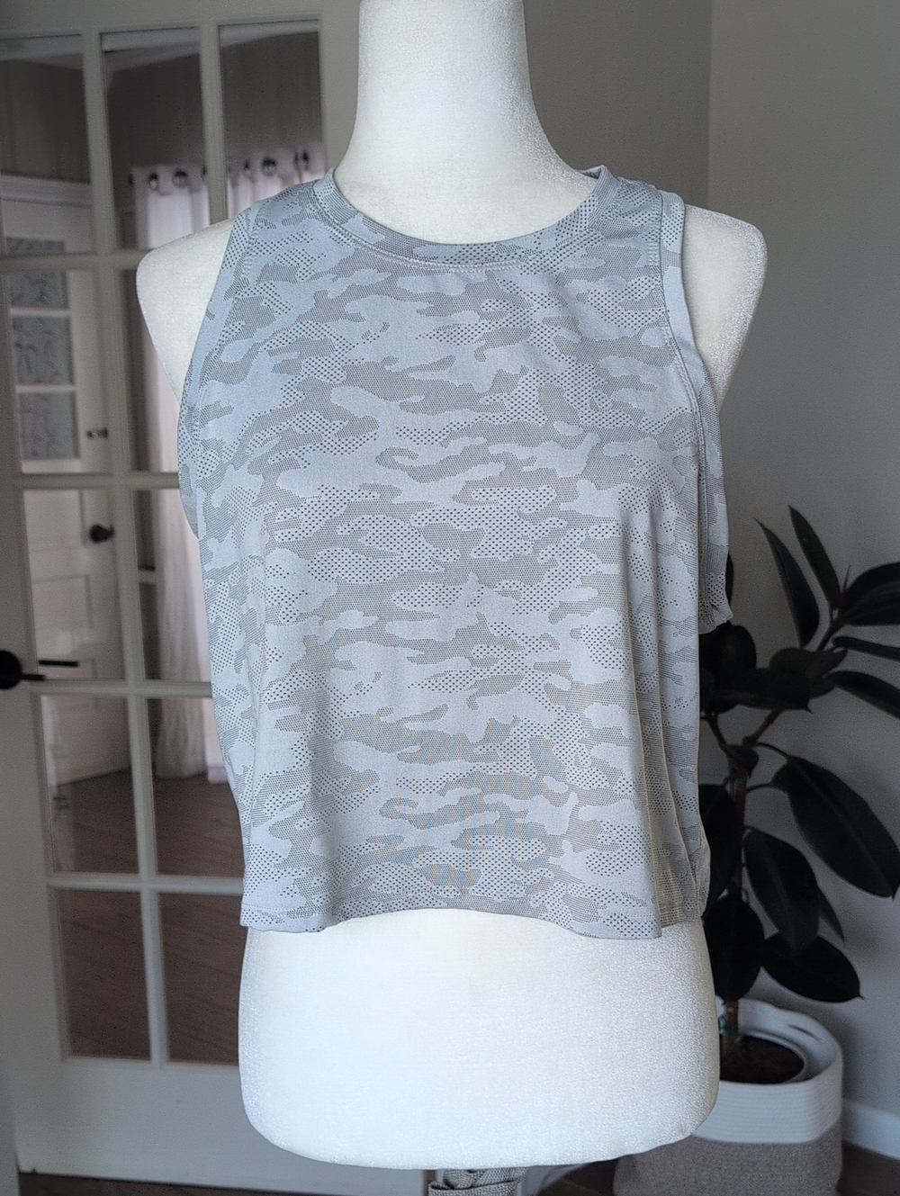 Spyder Women's Light Gray Camo Sleeveless Tank Large